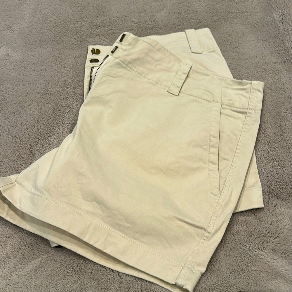 Women’s Vineyard Vines shorts 
3in inseam